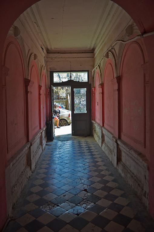 Griboedov Hostel & Suites Тбилиси Экстерьер фото