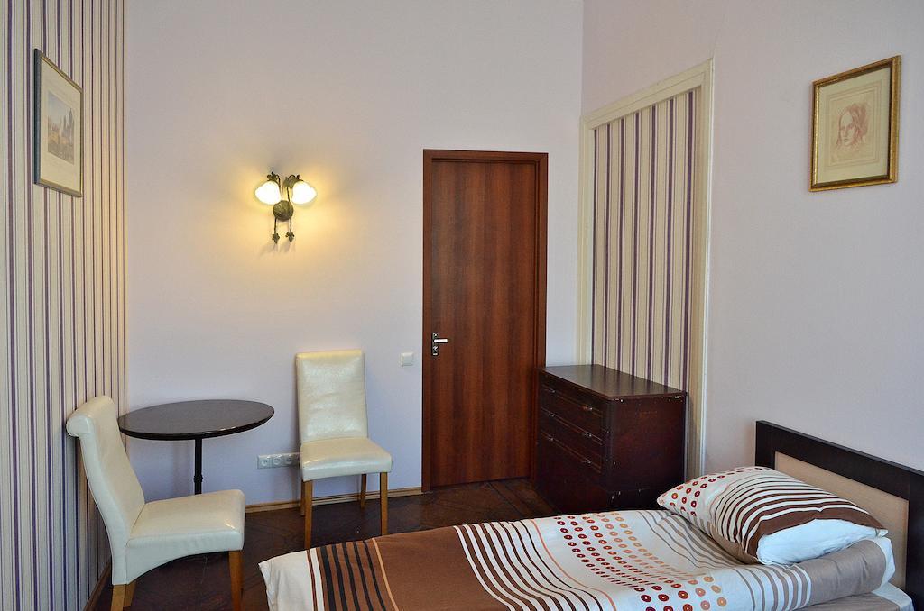 Griboedov Hostel & Suites Тбилиси Экстерьер фото