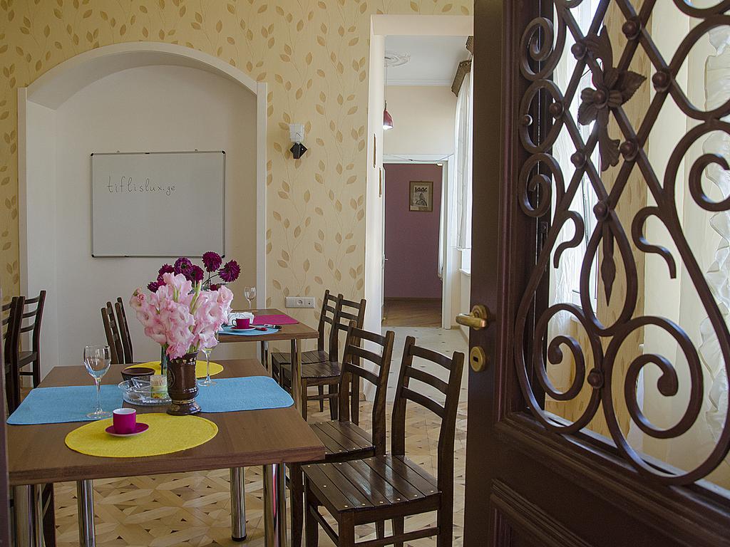 Griboedov Hostel & Suites Тбилиси Экстерьер фото