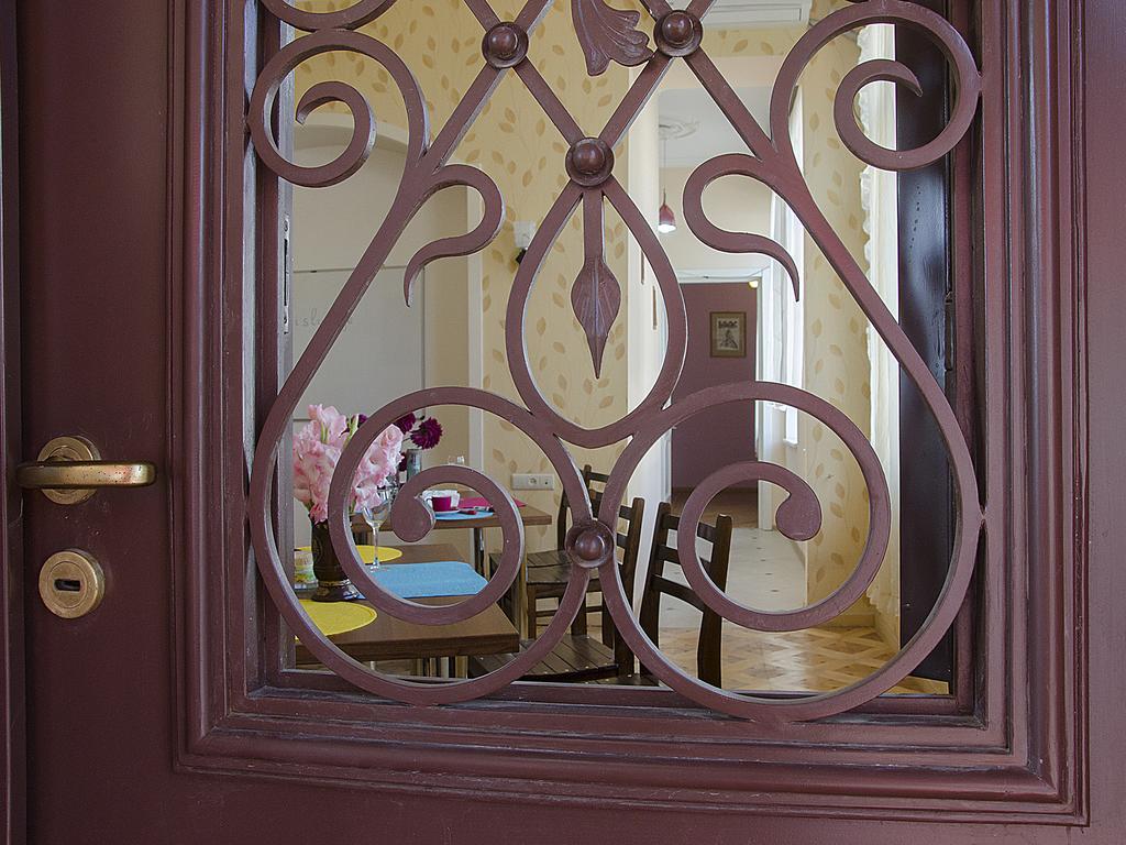Griboedov Hostel & Suites Тбилиси Экстерьер фото