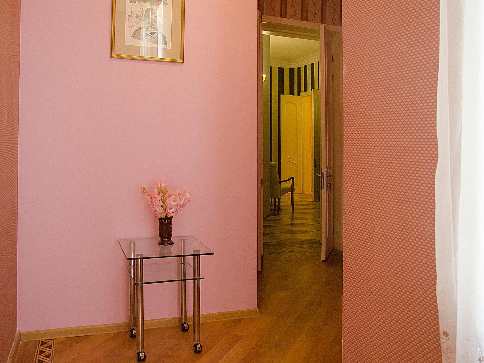 Griboedov Hostel & Suites Тбилиси Экстерьер фото