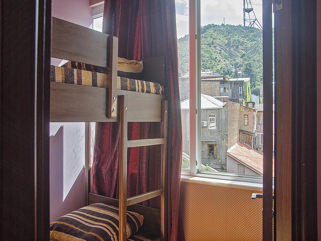 Griboedov Hostel & Suites Тбилиси Экстерьер фото