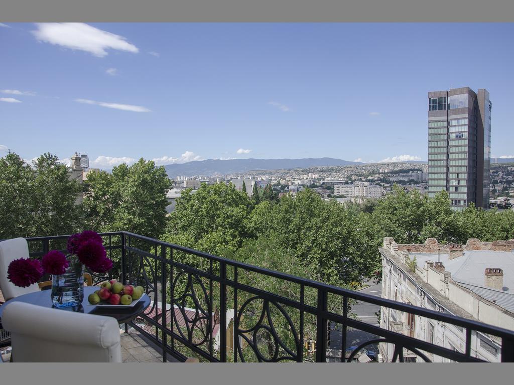 Griboedov Hostel & Suites Тбилиси Экстерьер фото