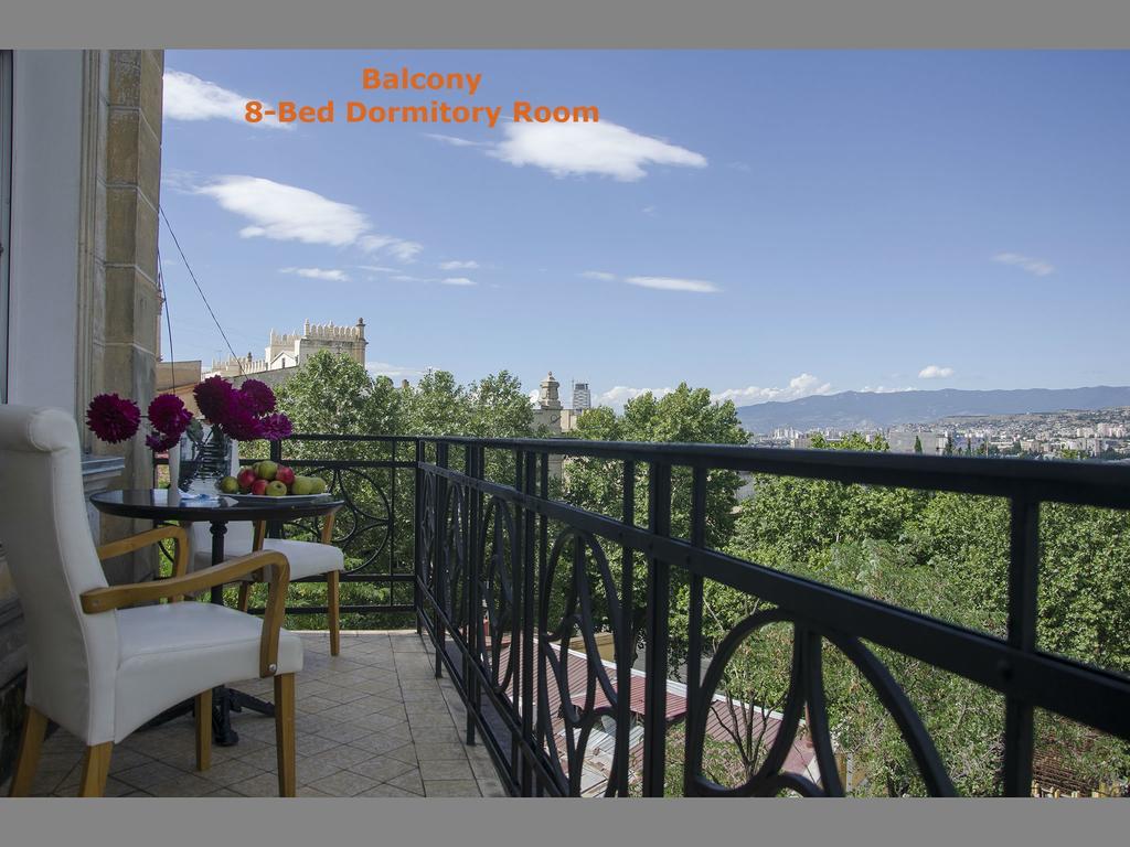 Griboedov Hostel & Suites Тбилиси Экстерьер фото
