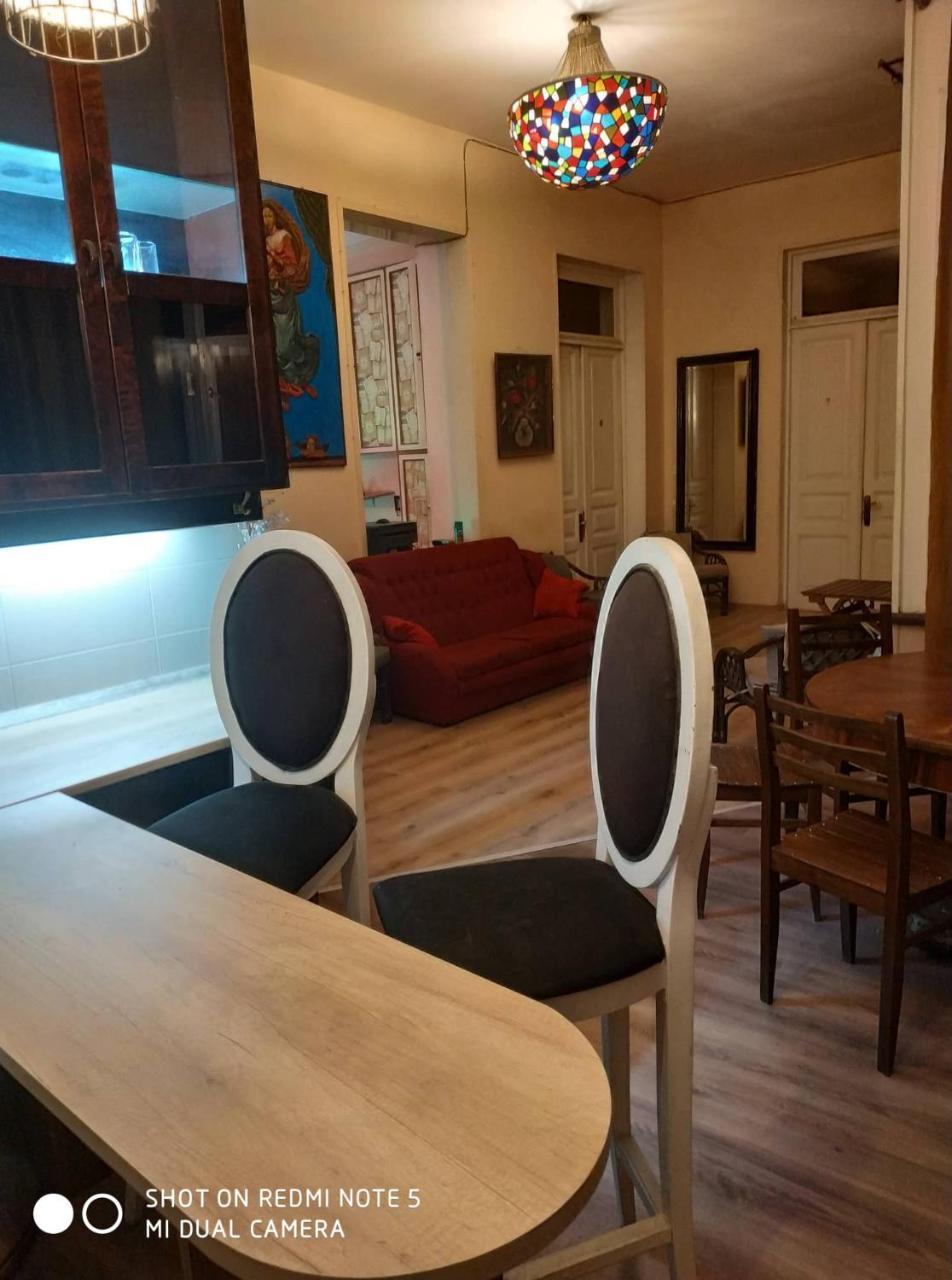 Griboedov Hostel & Suites Тбилиси Экстерьер фото