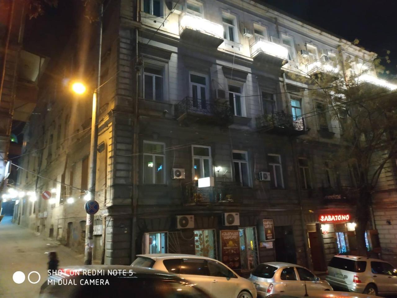 Griboedov Hostel & Suites Тбилиси Экстерьер фото