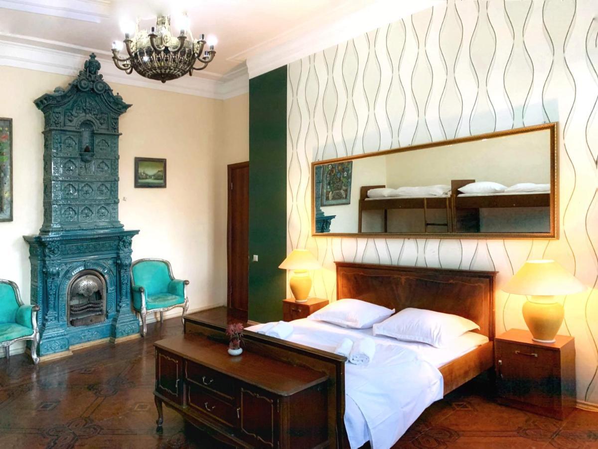 Griboedov Hostel & Suites Тбилиси Экстерьер фото
