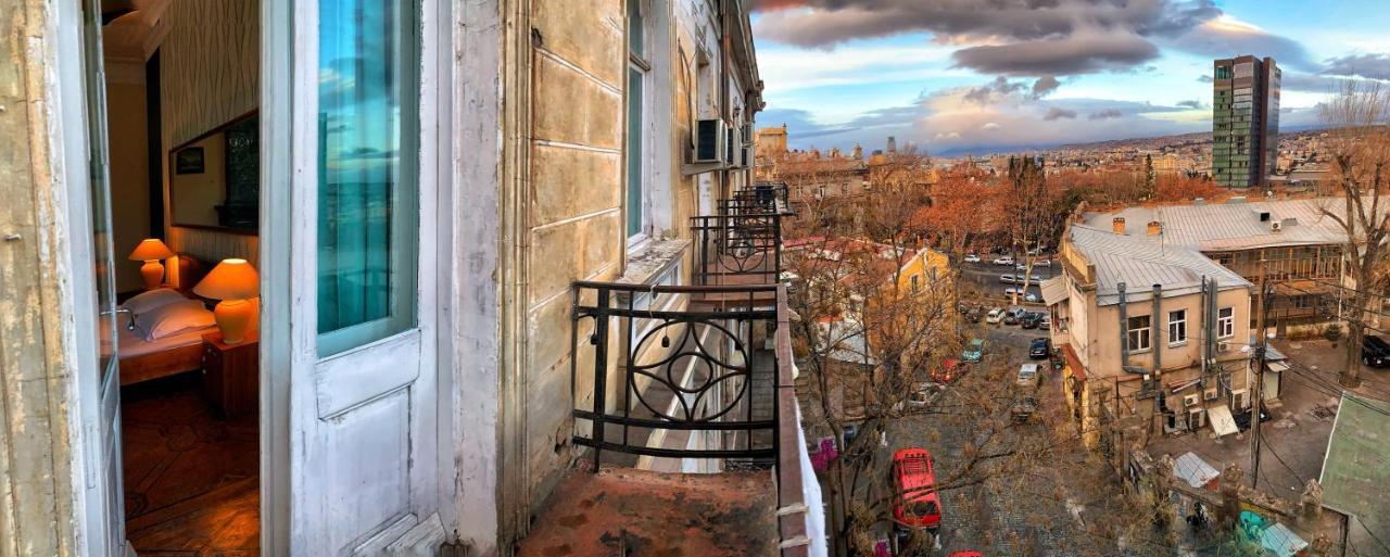 Griboedov Hostel & Suites Тбилиси Экстерьер фото