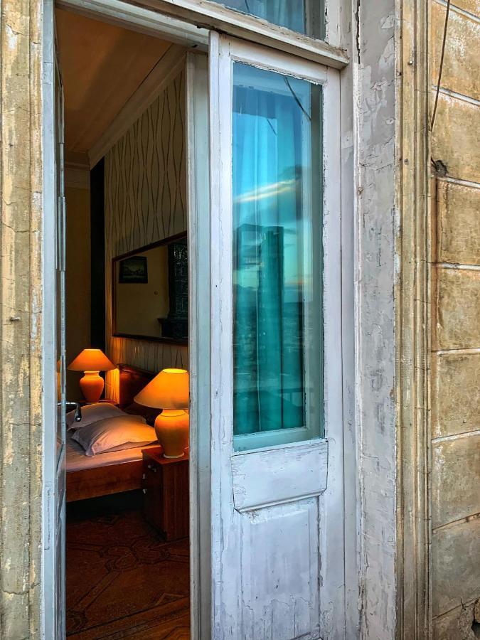Griboedov Hostel & Suites Тбилиси Экстерьер фото