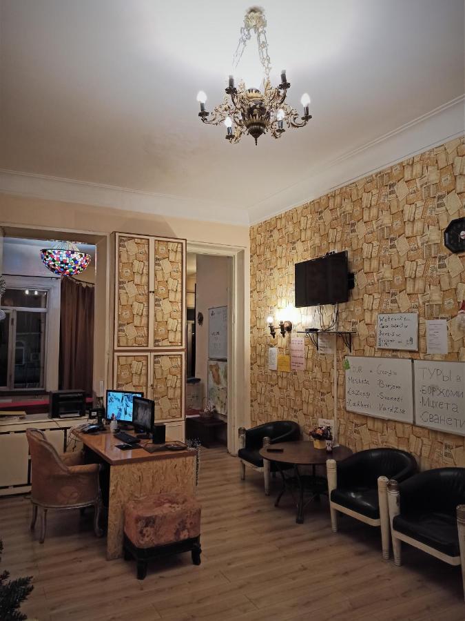 Griboedov Hostel & Suites Тбилиси Экстерьер фото